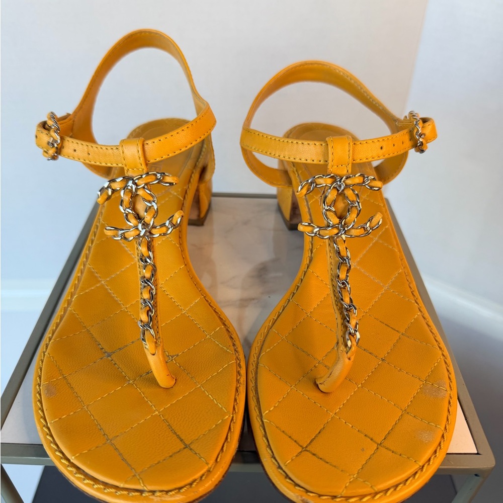 CHANEL Yellow Quilted T-Strap Sandals with Chain CC Accent